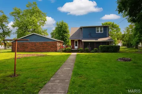 Exterior - 407 E Spruce St, Gillespie, IL 62033 photo 3 of 5