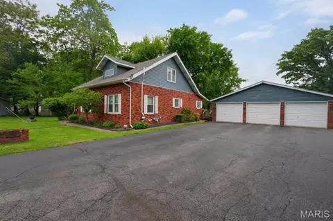 407 E Spruce St, Gillespie, IL 62033