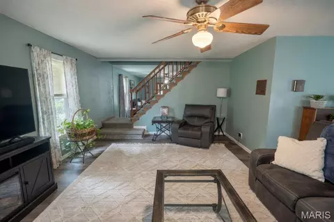 Living - 407 E Spruce St, Gillespie, IL 62033 photo 1 of 2