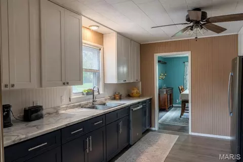 Kitchen - 407 E Spruce St, Gillespie, IL 62033 photo 2 of 3