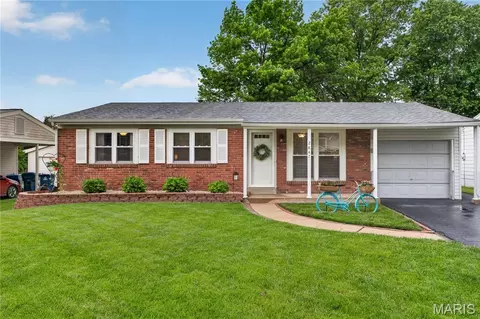 2847 Laurel View Ln, Maryland Heights, MO 63043