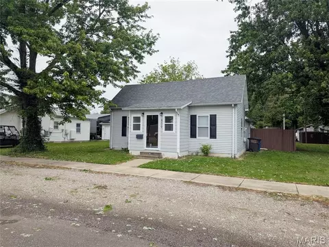 809 E Washington Ave, Greenville, IL 62246