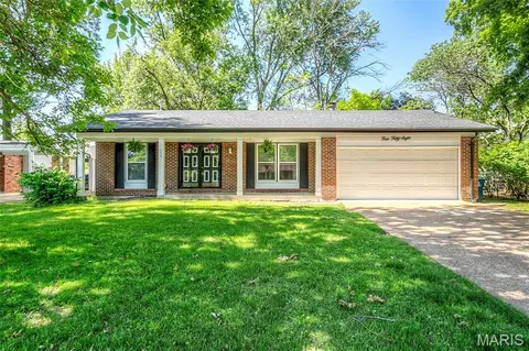 458 Queen Ann Dr, Hazelwood, MO 63042