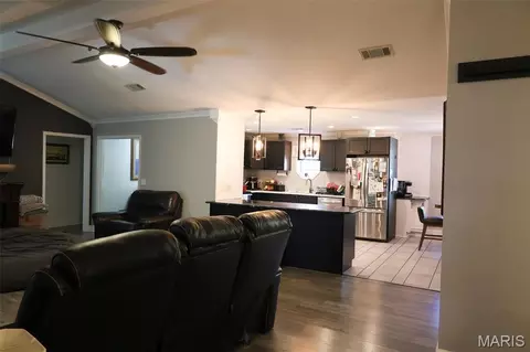 Entry Way - 201 Lawrence Dr, Steele, MO 63877 photo 1 of 9