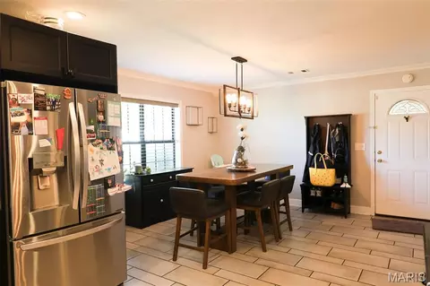 Entry Way - 201 Lawrence Dr, Steele, MO 63877 photo 3 of 9