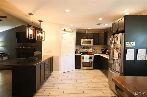 Kitchen - 201 Lawrence Dr, Steele, MO 63877 photo 1 of 2