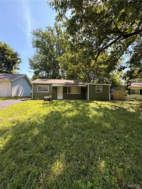 10304 Earl Dr, Saint Louis, MO 63136