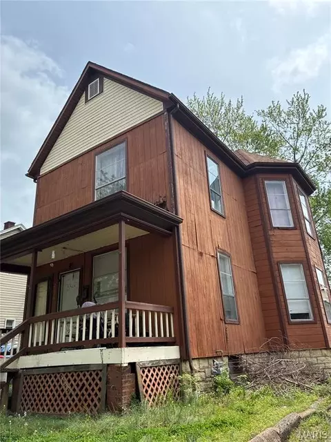 2230 Benton St, Granite City, IL 62040