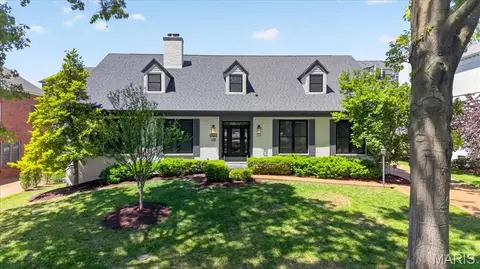 125 Crandon Dr, Saint Louis, MO 63105