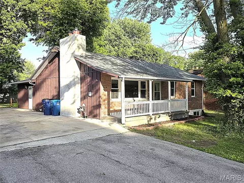 12102 Mckelvey Rd, Maryland Heights, MO 63043