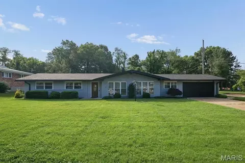 12208 Courtwick Dr, Sappington, MO 63128