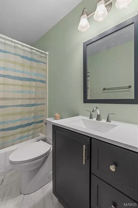 Bath - 1711 E Ninth St, Washington, MO 63090 photo 2 of 4
