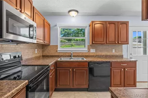 Kitchen - 1711 E Ninth St, Washington, MO 63090 photo 1 of 4
