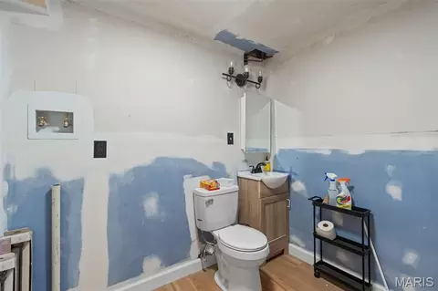 Bath - 1711 E Ninth St, Washington, MO 63090 photo 3 of 4