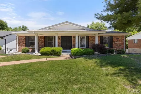 23 Quail Woods Dr, Fenton, MO 63026