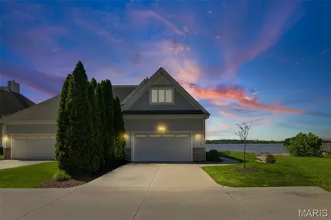 709 Wind Rivers Dr #B, Grafton, IL 62037