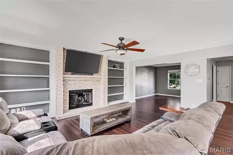 Living - 4 Georgetown Ct, O'fallon, MO 63368 photo 5 of 5