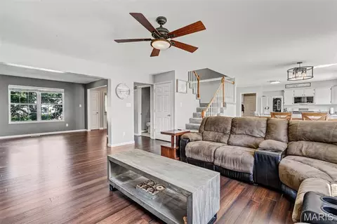 Living - 4 Georgetown Ct, O'fallon, MO 63368 photo 4 of 5