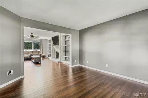 Living - 4 Georgetown Ct, O'fallon, MO 63368 photo 1 of 5