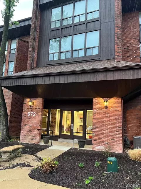 572 Coeur De Royale #103, Creve Coeur, MO 63141