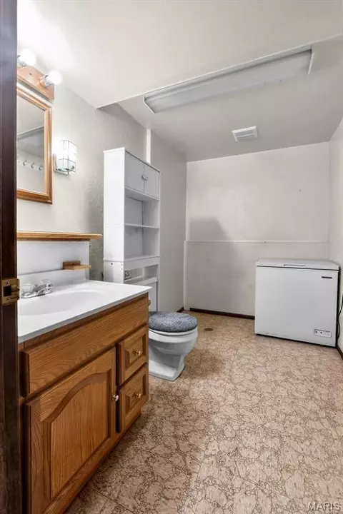 Bath - 216 S Shawnee Blvd, Jackson, MO 63755 photo 2 of 2