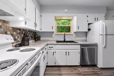Kitchen - 216 S Shawnee Blvd, Jackson, MO 63755 photo 2 of 3