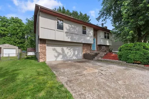 Exterior - 216 S Shawnee Blvd, Jackson, MO 63755 photo 5 of 9