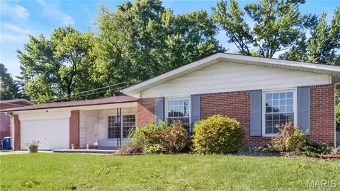1805 Shardell Dr, Saint Louis, MO 63138