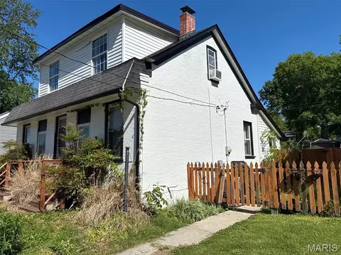 521 E A St, Belleville, IL 62220 photo 2