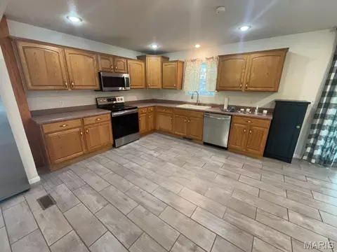 Kitchen - 20266 Hyatt Ln, Saint Robert, MO 65584 photo 2 of 2