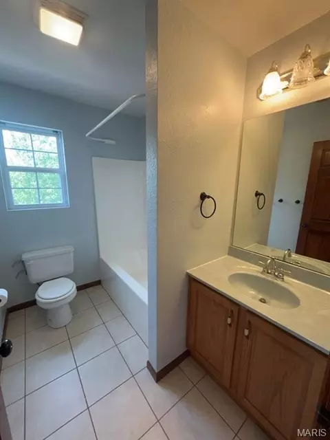 Bath - 20266 Hyatt Ln, Saint Robert, MO 65584 photo 4 of 6