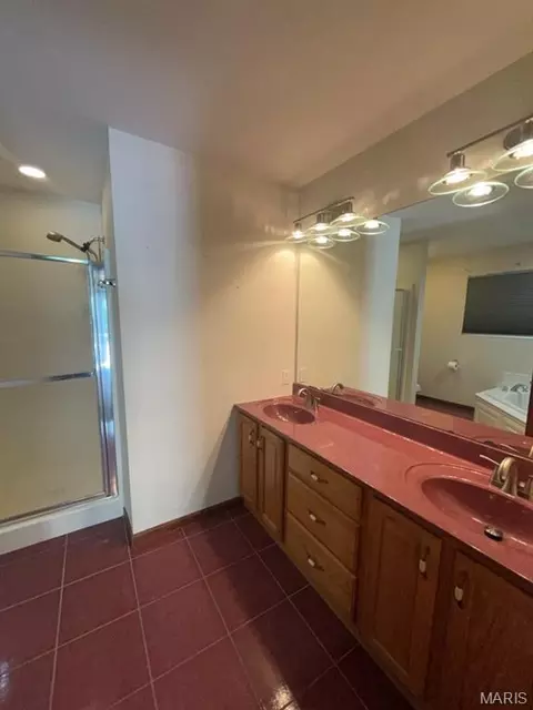 Bath - 20266 Hyatt Ln, Saint Robert, MO 65584 photo 2 of 6
