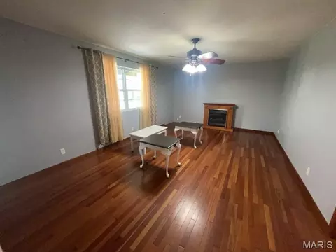Living - 20266 Hyatt Ln, Saint Robert, MO 65584 photo 2 of 3