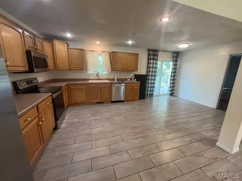 Kitchen - 20266 Hyatt Ln, Saint Robert, MO 65584 photo 1 of 2