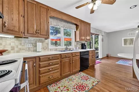 Kitchen - 545 Lemonwood Dr, Ballwin, MO 63021 photo 3 of 4