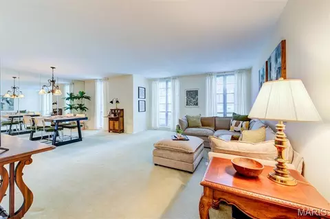 Living - 923 Claytonbrook Dr #2, Ballwin, MO 63011 photo 2 of 5
