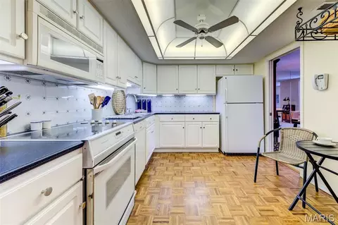 Kitchen - 923 Claytonbrook Dr #2, Ballwin, MO 63011 photo 1 of 3