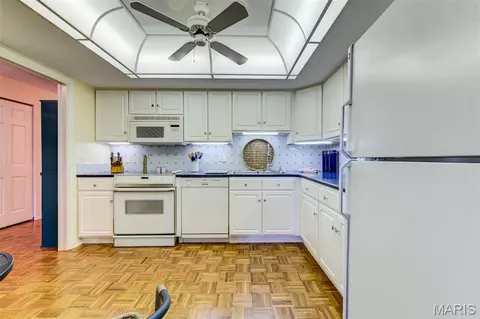 Kitchen - 923 Claytonbrook Dr #2, Ballwin, MO 63011 photo 3 of 3
