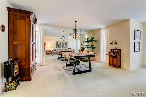 Dining - 923 Claytonbrook Dr #2, Ballwin, MO 63011 photo 4 of 5