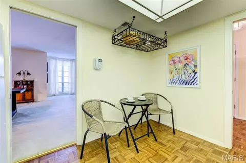 Dining - 923 Claytonbrook Dr #2, Ballwin, MO 63011 photo 5 of 5