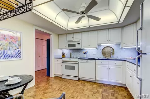 Kitchen - 923 Claytonbrook Dr #2, Ballwin, MO 63011 photo 2 of 3