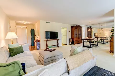Living - 923 Claytonbrook Dr #2, Ballwin, MO 63011 photo 1 of 5