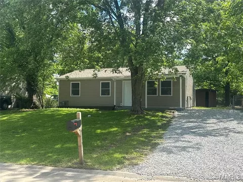 1438 Plaza Pl, Wentzville, MO 63385