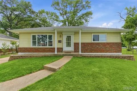 8309 Julia Dr, Affton, MO 63123