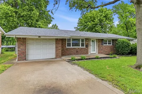 1685 Saint Loretto Dr, Florissant, MO 63033