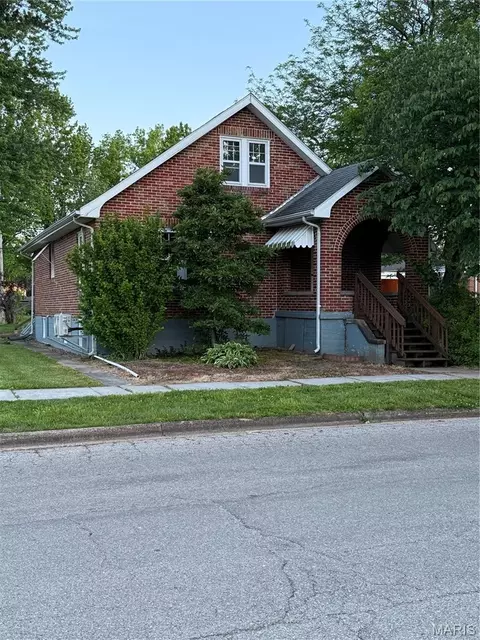 218 W Eldon St, Saint James, MO 65559