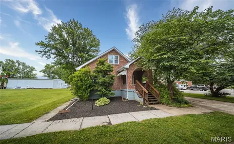 218 W Eldon St, Saint James, MO 65559