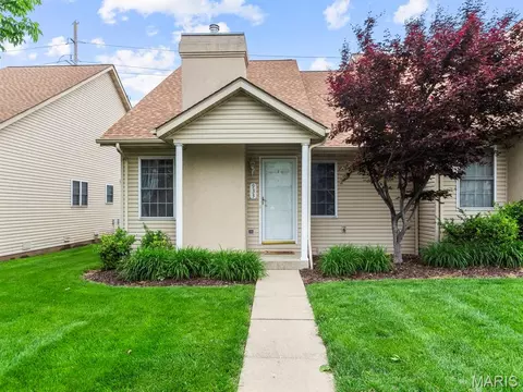 Exterior - 933 Georgetowne Dr, O'fallon, IL 62269 photo 1 of 4