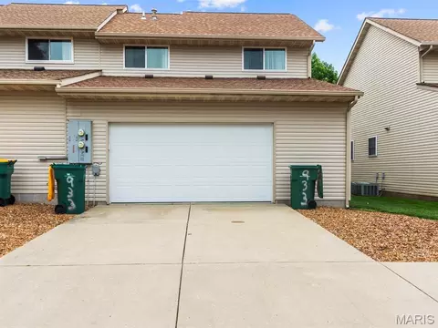 Exterior - 933 Georgetowne Dr, O'fallon, IL 62269 photo 3 of 4