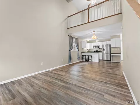 Living - 933 Georgetowne Dr, O'fallon, IL 62269 photo 2 of 4
